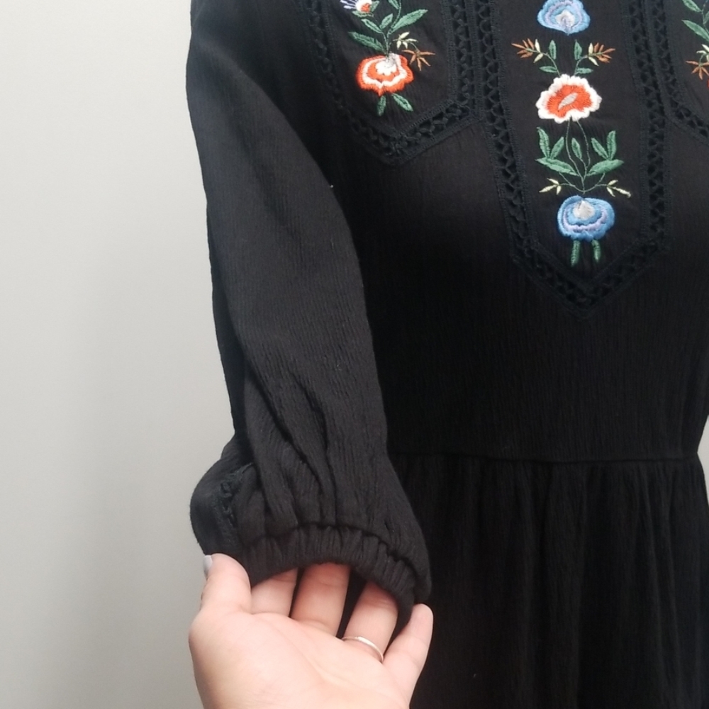 Dress - Picture 3 of 6